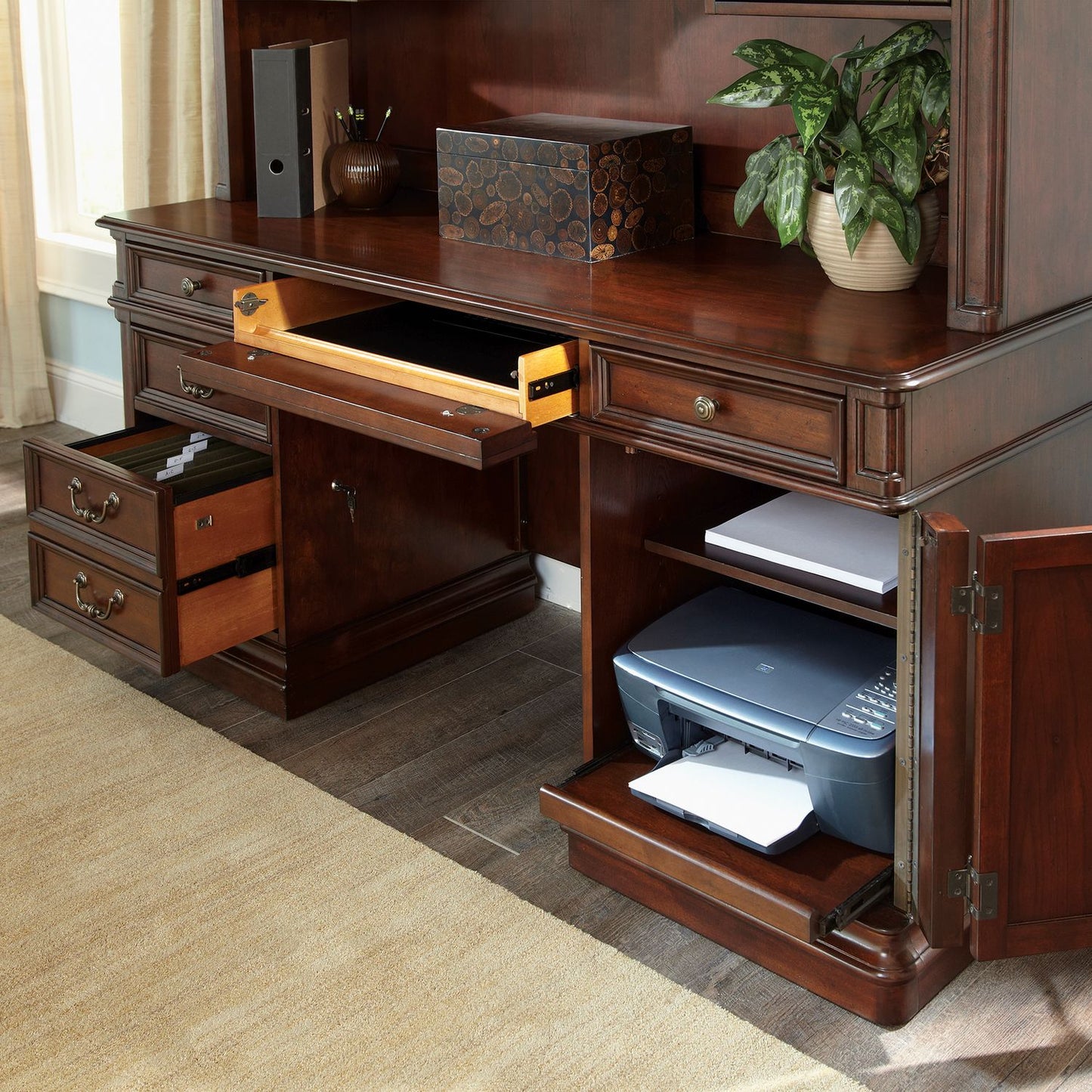 Brayton Manor Executive Desk Set 273-HOJ-5JES