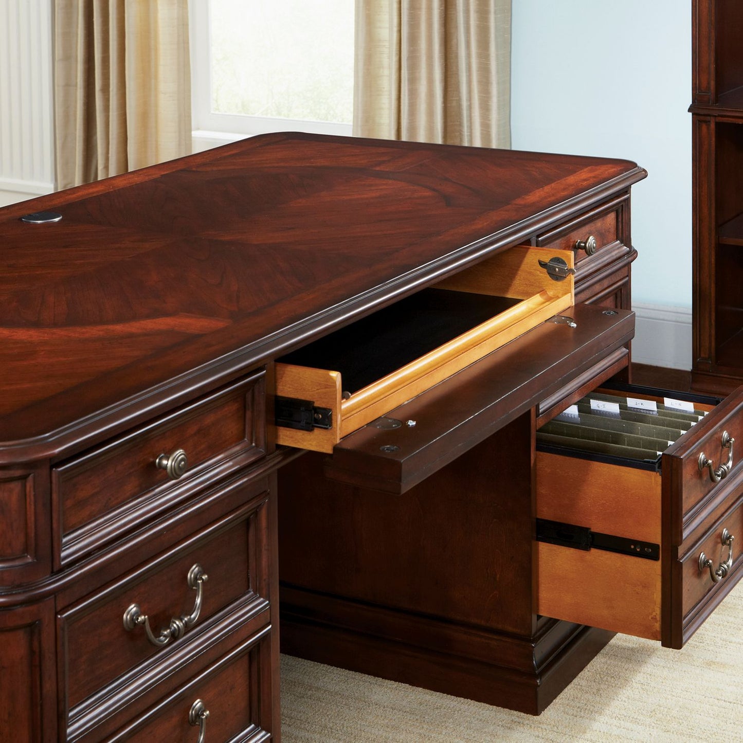 Brayton Manor Executive Desk Set 273-HOJ-5JES