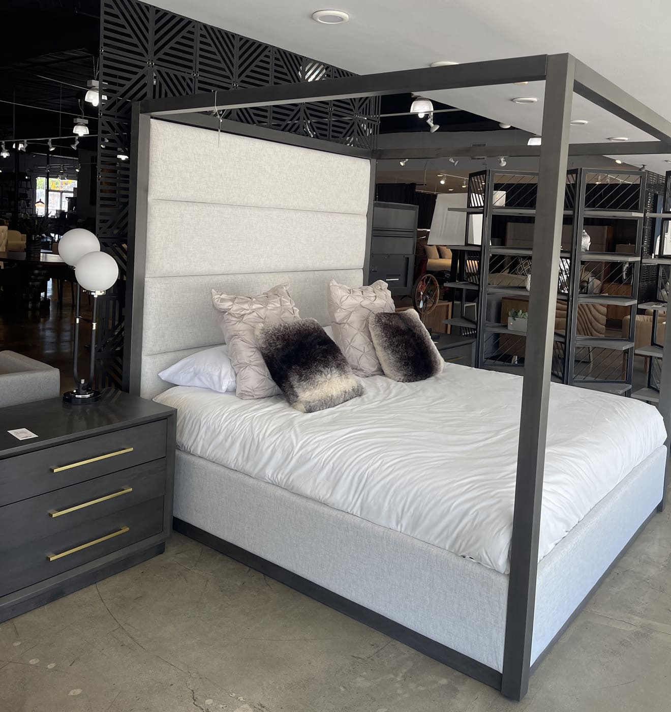 Manhattan 5 Pc Canopy Bedroom Collection by VIG