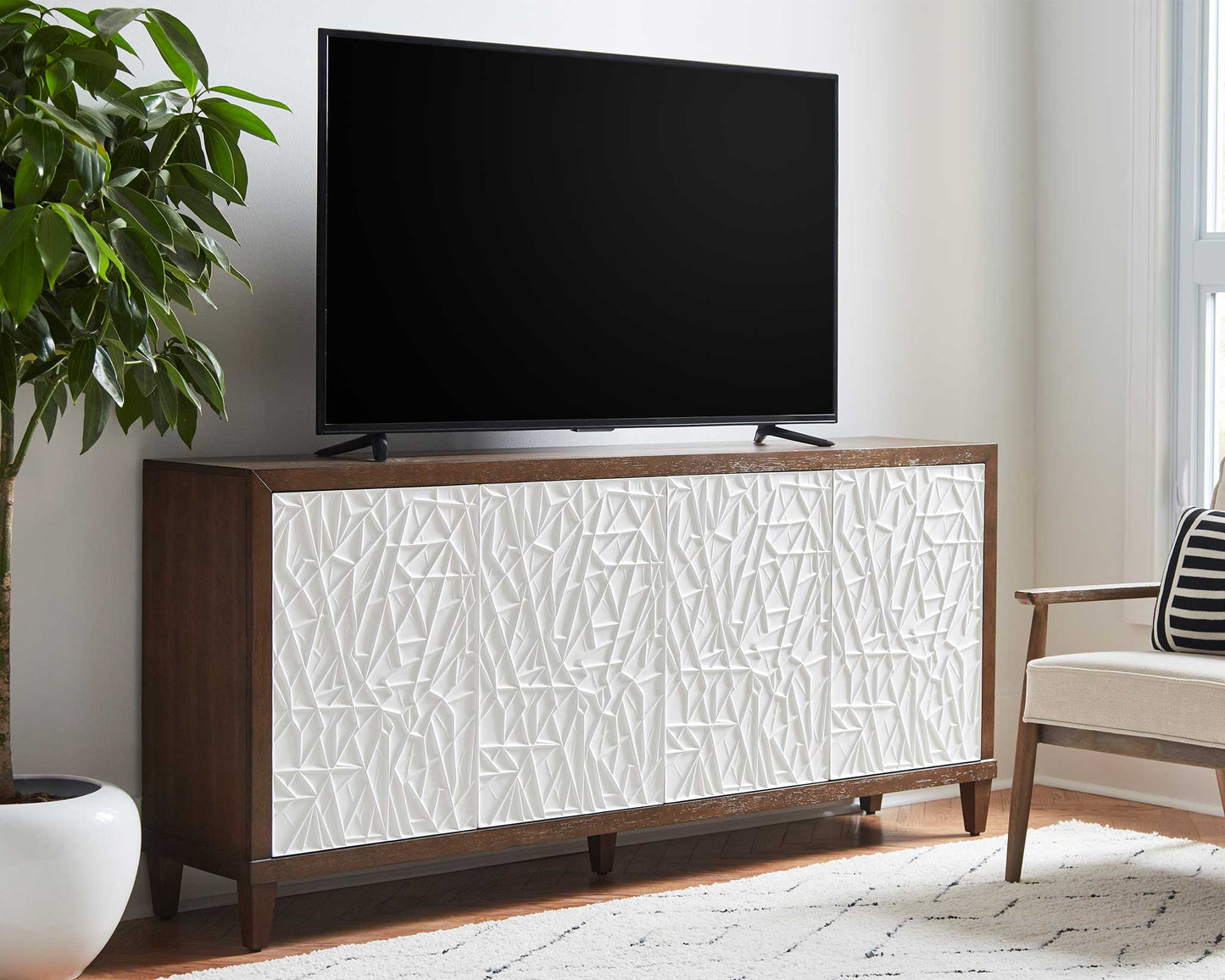 Martin Furniture Komodo Consola de TV de 4 puertas