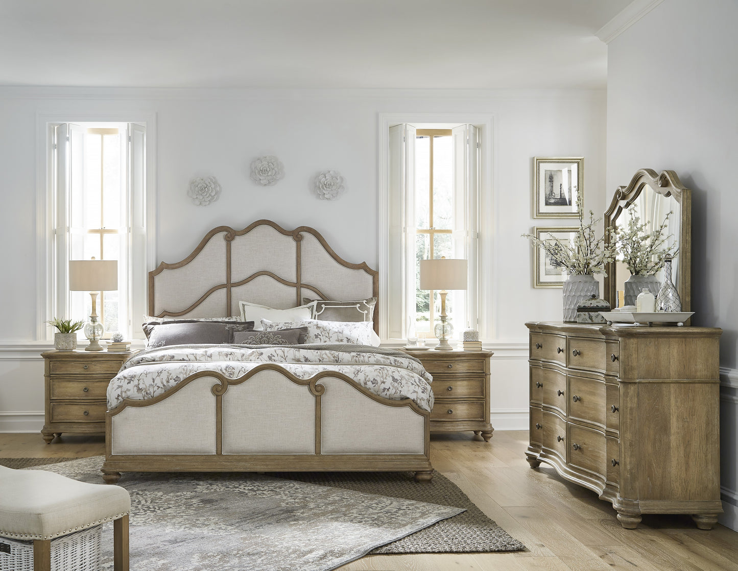 Colección de dormitorios Weston Hills - Cama King de 4 piezas