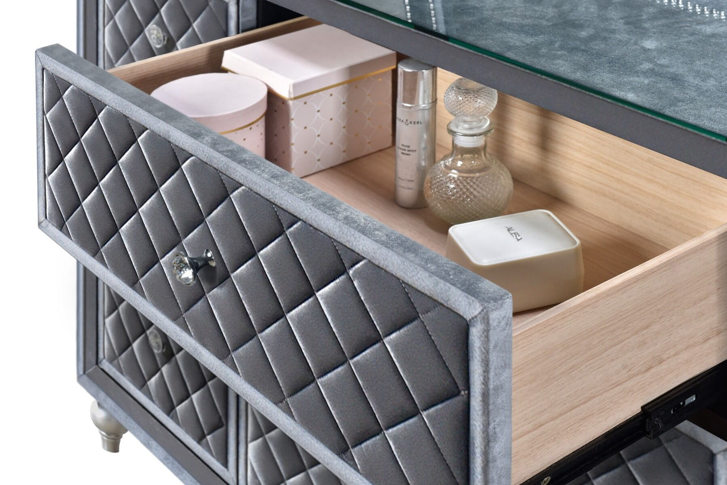 Juego de dormitorio tapizado en gris Cameo de Crown Mark Furniture