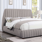 Cama de perfil bajo tapizada en gris Sherise