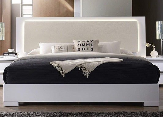 Cama Athen Eastern King lacada en blanco