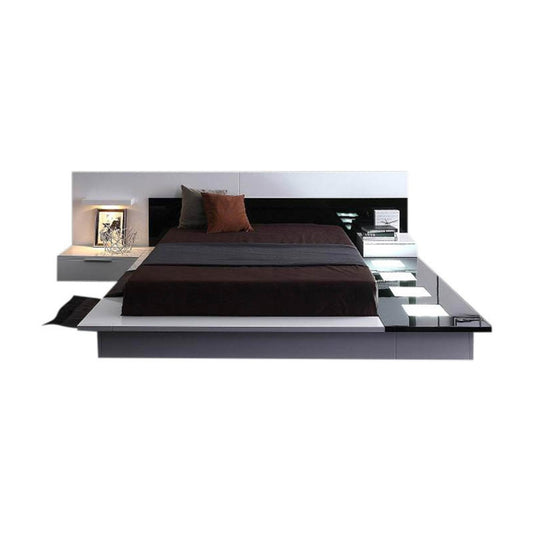 King Bed w/Night Stands